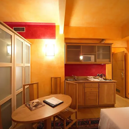 Apart Otel Porta Nuova 80 4*