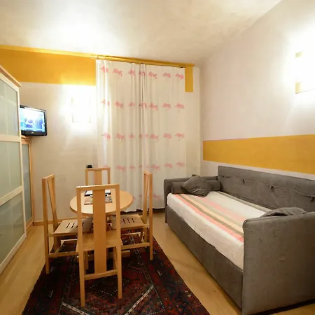 Apart Otel Porta Nuova 80 4*